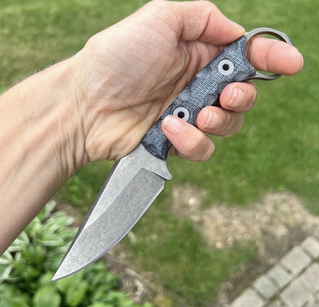 hand holding a knife showing proper knife grip